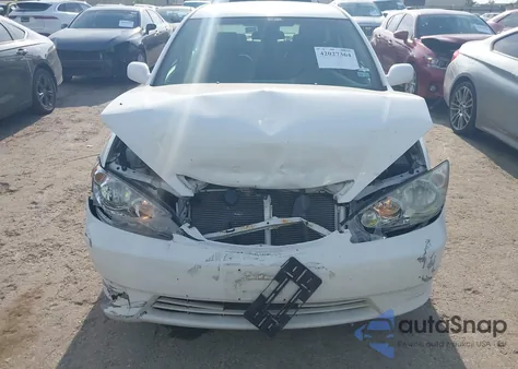 2005 Toyota Camry Le z USA, uszkodzony, nr VIN 4T1BE32K35U634327